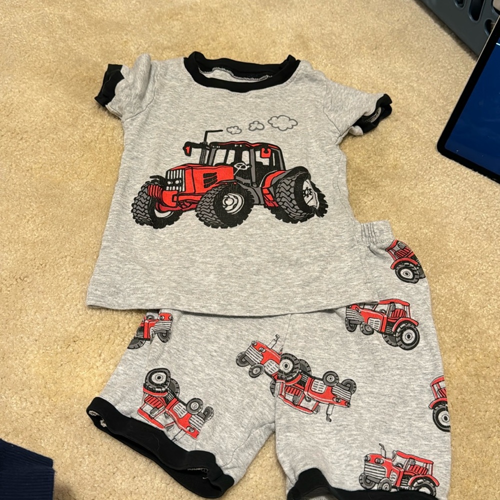 Pair of pajamas with tractors on them. Size 2T. Good condition.
